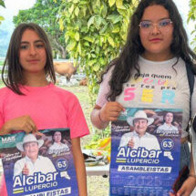 Redes sociales y recorridos presenciales se combinan para captar al electorado