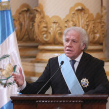 Almagro critica a Maduro y respalda a opositor venezolano