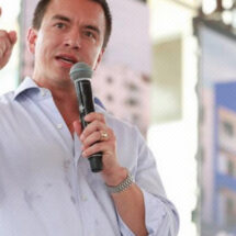 Noboa destaca inversión en energía y salud durante su gobierno