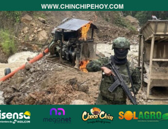 Tensión en Nangaritza: 12 militares retenidos por comuneros en operativo contra minería ilegal