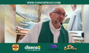 Tragedia en una misa: Un sacerdote muere en Guayaquil tras caerle una cruz en una misa transmitida en directo